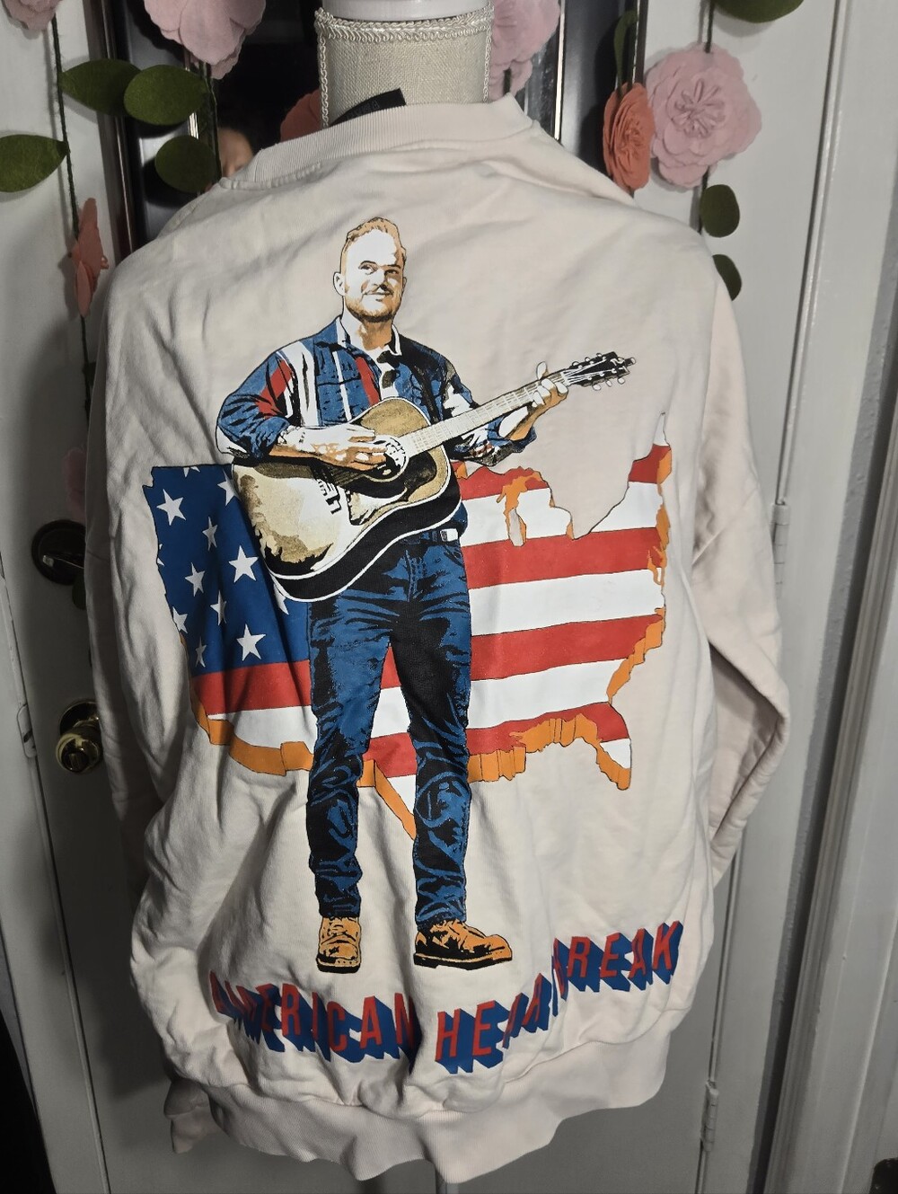 Zach Bryan American Heartbreak tour crewneck sweatshirt in a cream color Sz L
